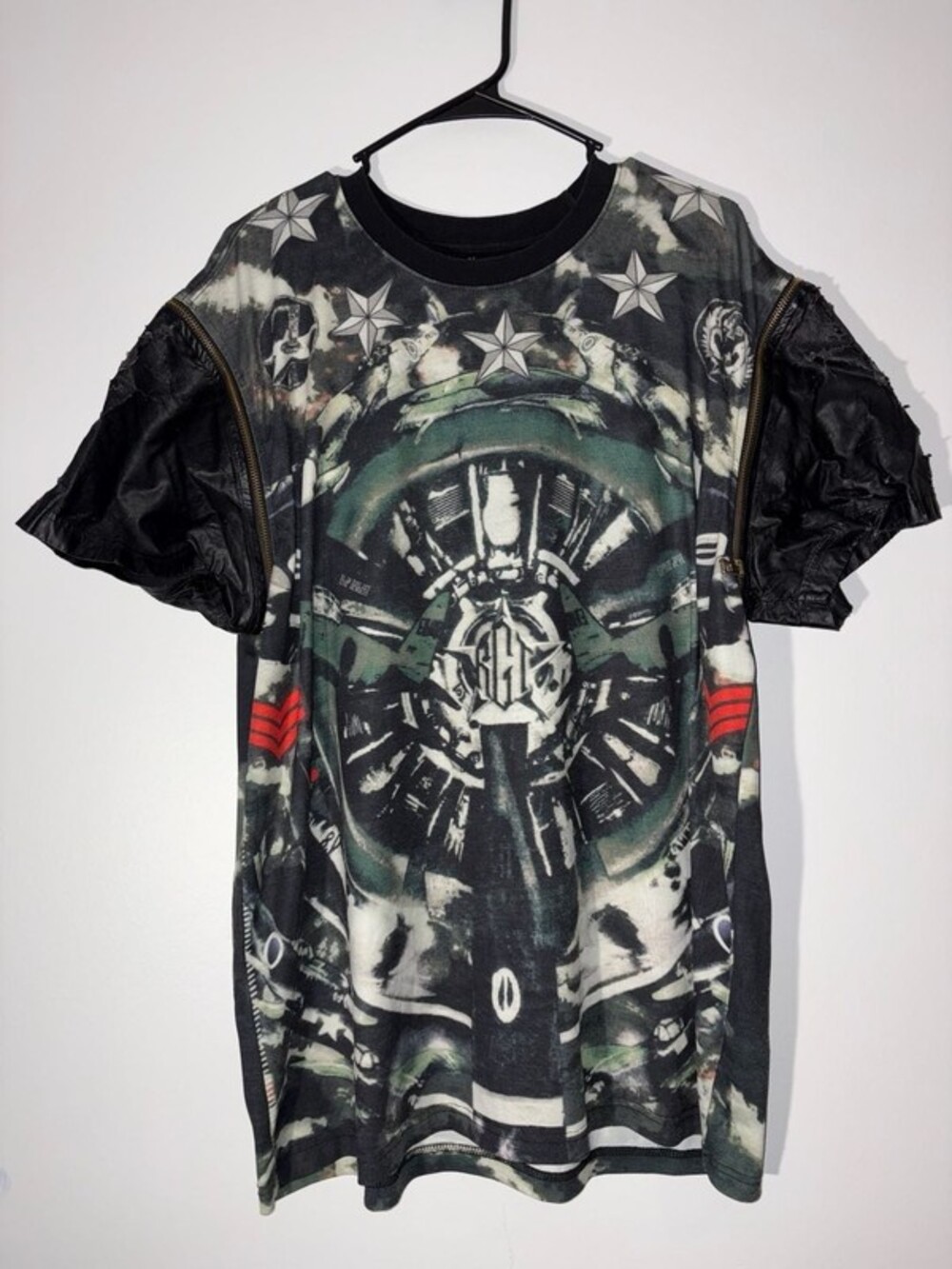 Hudson NYC Men's Graphic T-Shirt with Zipper Faux Leather Sleeves Size 2XL